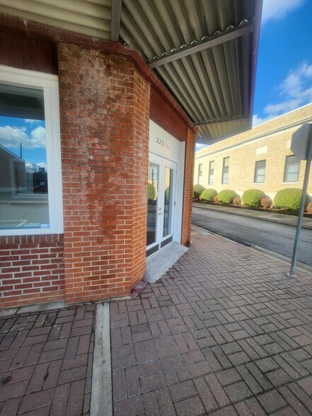 223 N Main St, Franklin, VA à louer - Photo du bâtiment - Image 3 de 26