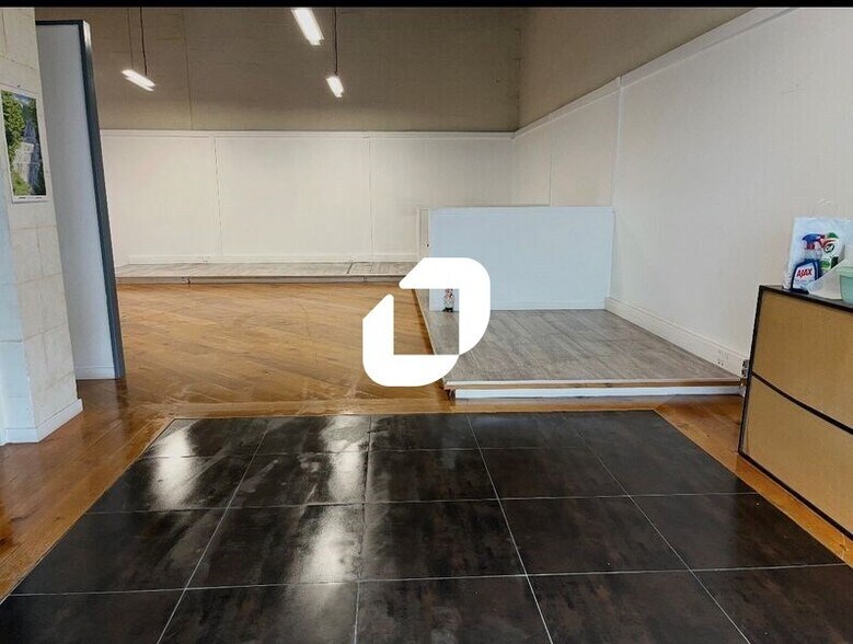 Flex in Conflans-Sainte-Honorine for lease - Interior Photo - Image 2 of 6