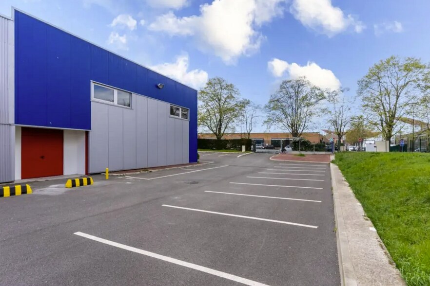 Flex in Bezons for lease - Building Photo - Image 3 of 3