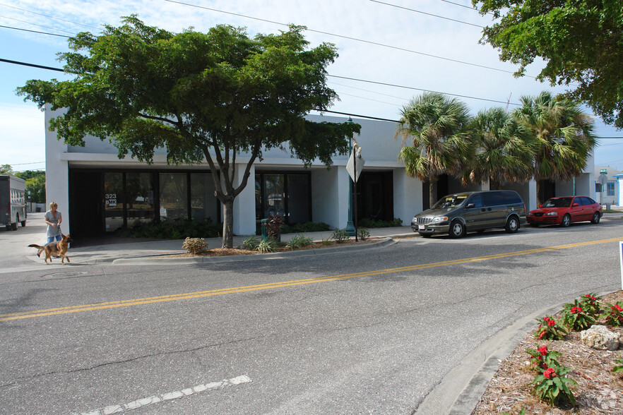 323-329 Central Ave, Sarasota, FL à louer - Photo du bâtiment - Image 3 de 31