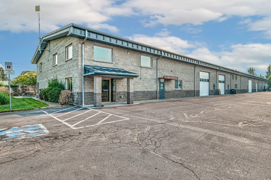 62958 NE Layton Ave, Bend, OR à vendre - Photo du bâtiment - Image 1 de 44