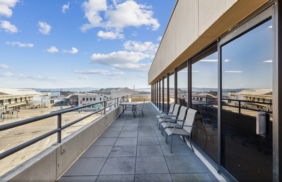 900 Front St, San Francisco, CA for lease - Building Photo - Image 3 of 15