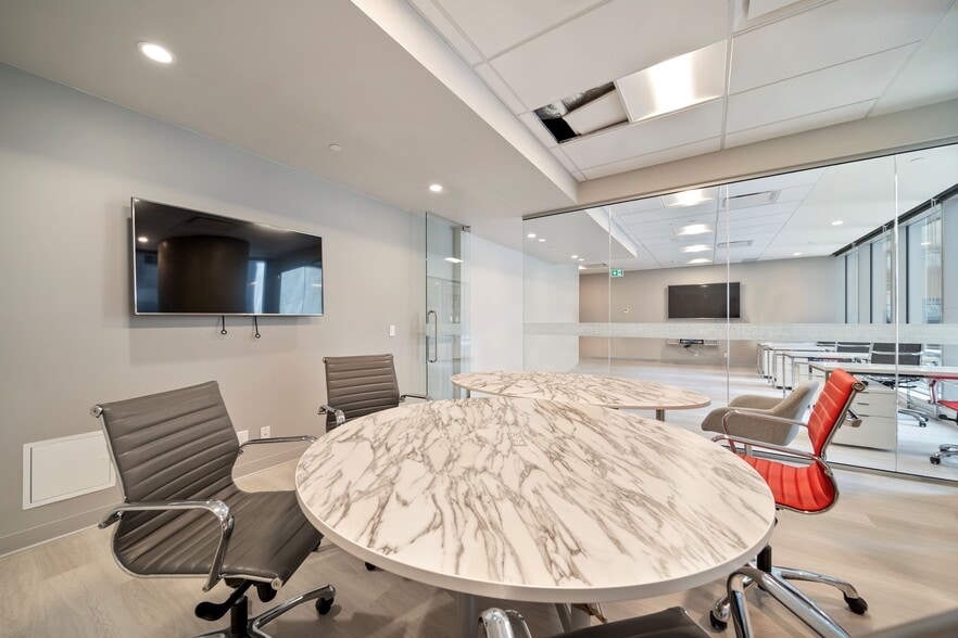 320 Granville St, Vancouver, BC for lease - Interior Photo - Image 2 of 25