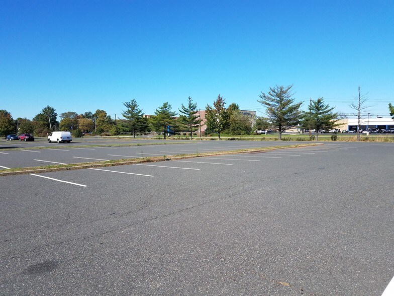 238-240 S West End Blvd, Quakertown, PA à louer - Photo du bâtiment - Image 3 de 5