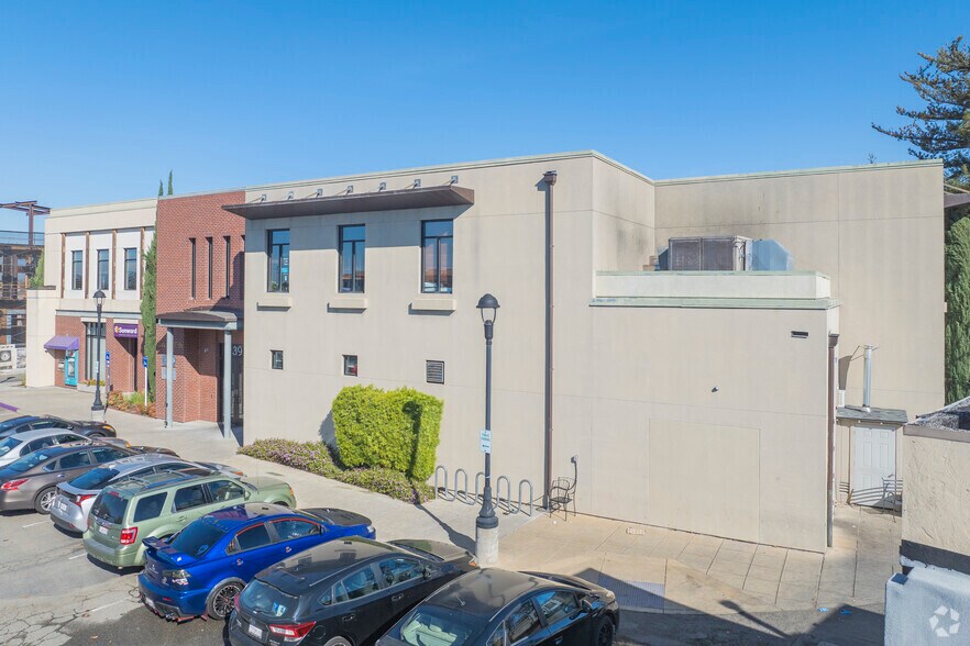 39-101 S Livermore Ave, Livermore, CA à louer - Photo du bâtiment - Image 3 de 11