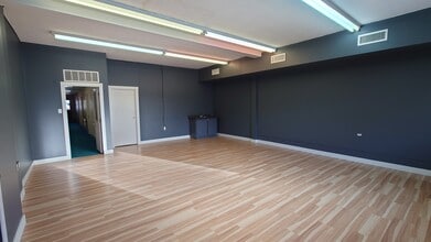 4734 50th St, Red Deer, AB à louer Photo intérieure- Image 2 de 3