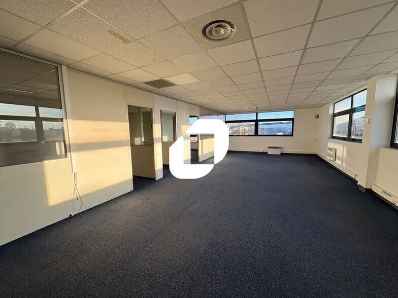 81-83 Rue Elisée Reclus, Décines-Charpieu for lease - Interior Photo - Image 1 of 11