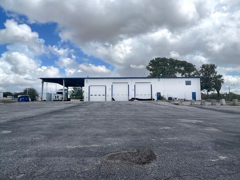 7659 S US-281, Pleasanton, TX à vendre - Photo du bâtiment - Image 3 de 17