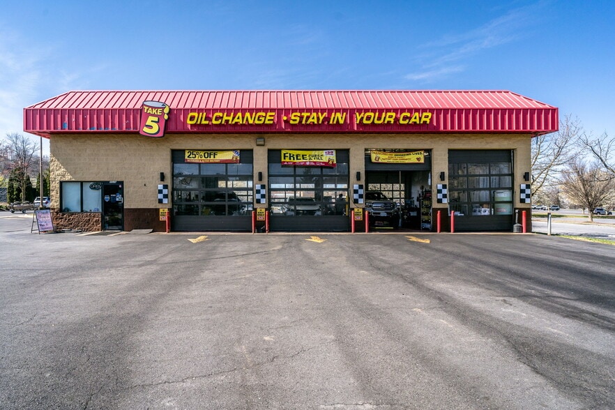2075 E Market St, Harrisonburg, VA for sale - Building Photo - Image 2 of 8