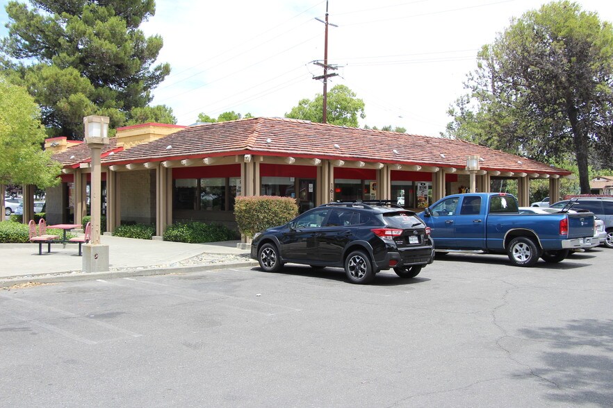 1616 E Covell Blvd, Davis, CA à louer - Photo du bâtiment - Image 3 de 13