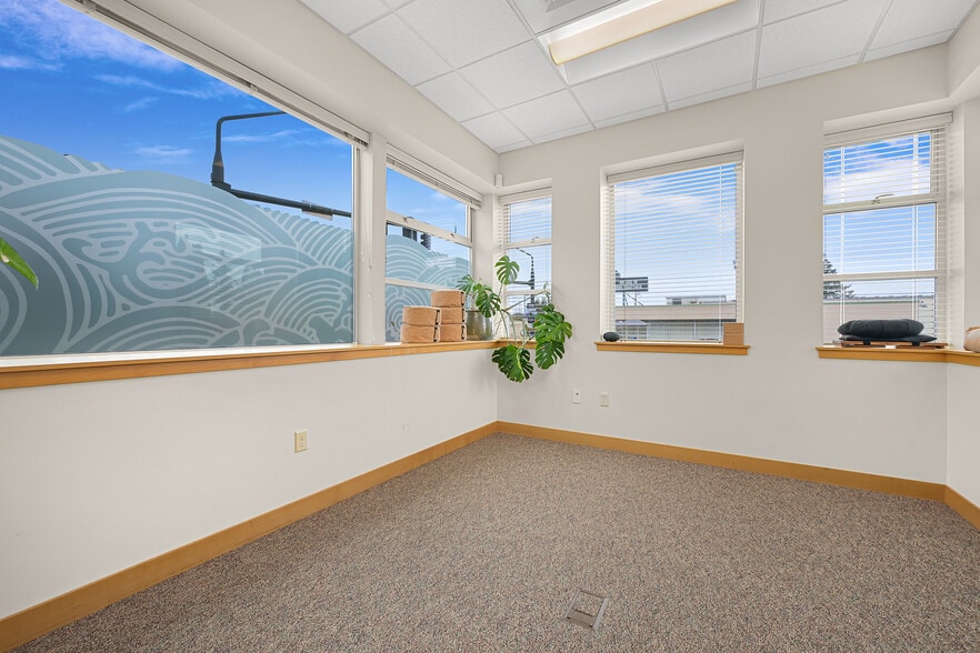 701 E Holly St, Bellingham, WA for sale - Building Photo - Image 3 of 18