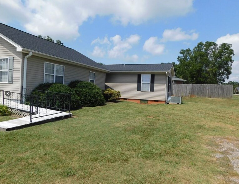 1900 Whitehall Rd, Anderson, SC for sale - Building Photo - Image 2 of 14