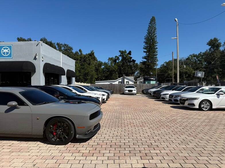 13001 N Florida Ave, Tampa, FL à louer - Photo du bâtiment - Image 3 de 23