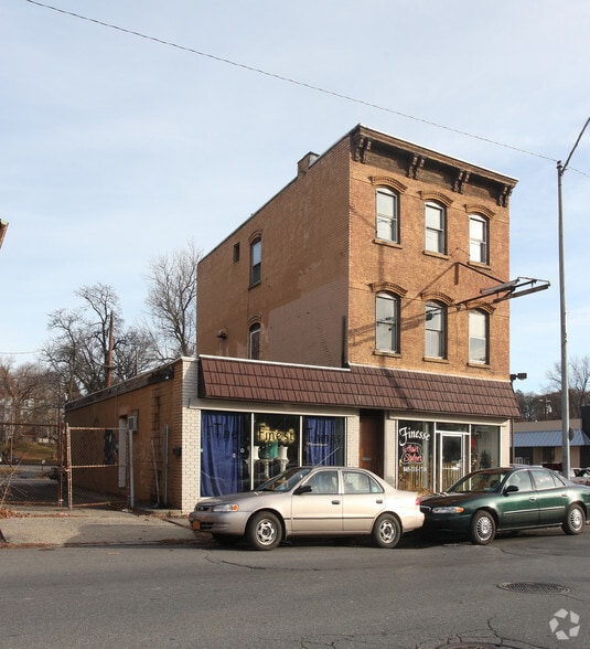 334-336 Broadway portfolio of 2 properties for sale on LoopNet.ca - Building Photo - Image 2 of 2