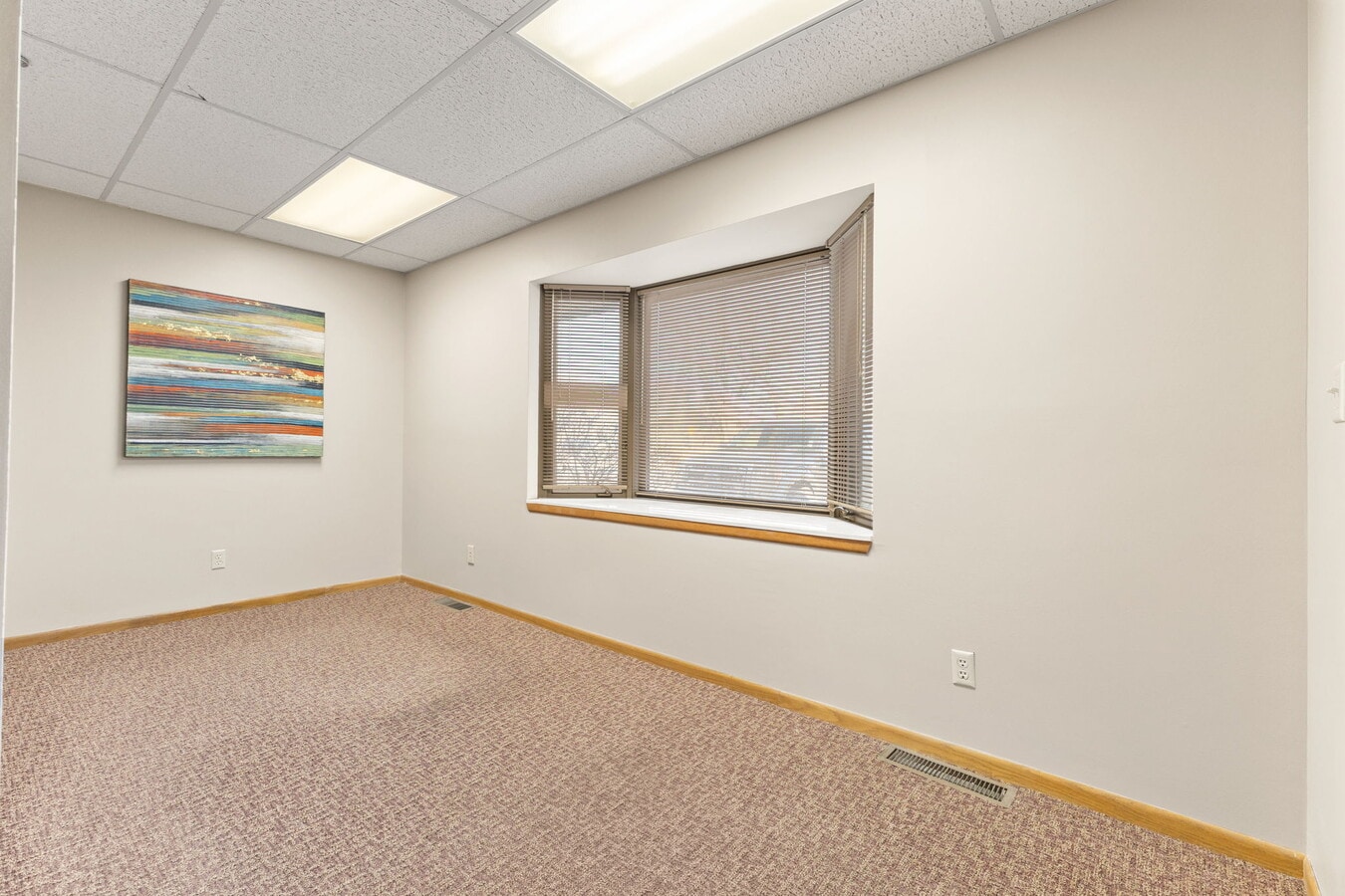 2575 N Hamline Ave, Roseville, MN 55113 - Unité 3 - - Photo intérieure - Image 1 of 19