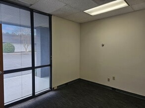 3050 Presidential Dr, Atlanta, GA for lease Interior Photo- Image 2 of 4