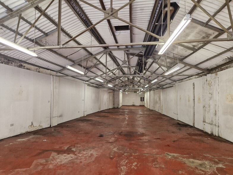 Altenburg Gardens, London for lease - Interior Photo - Image 3 of 4