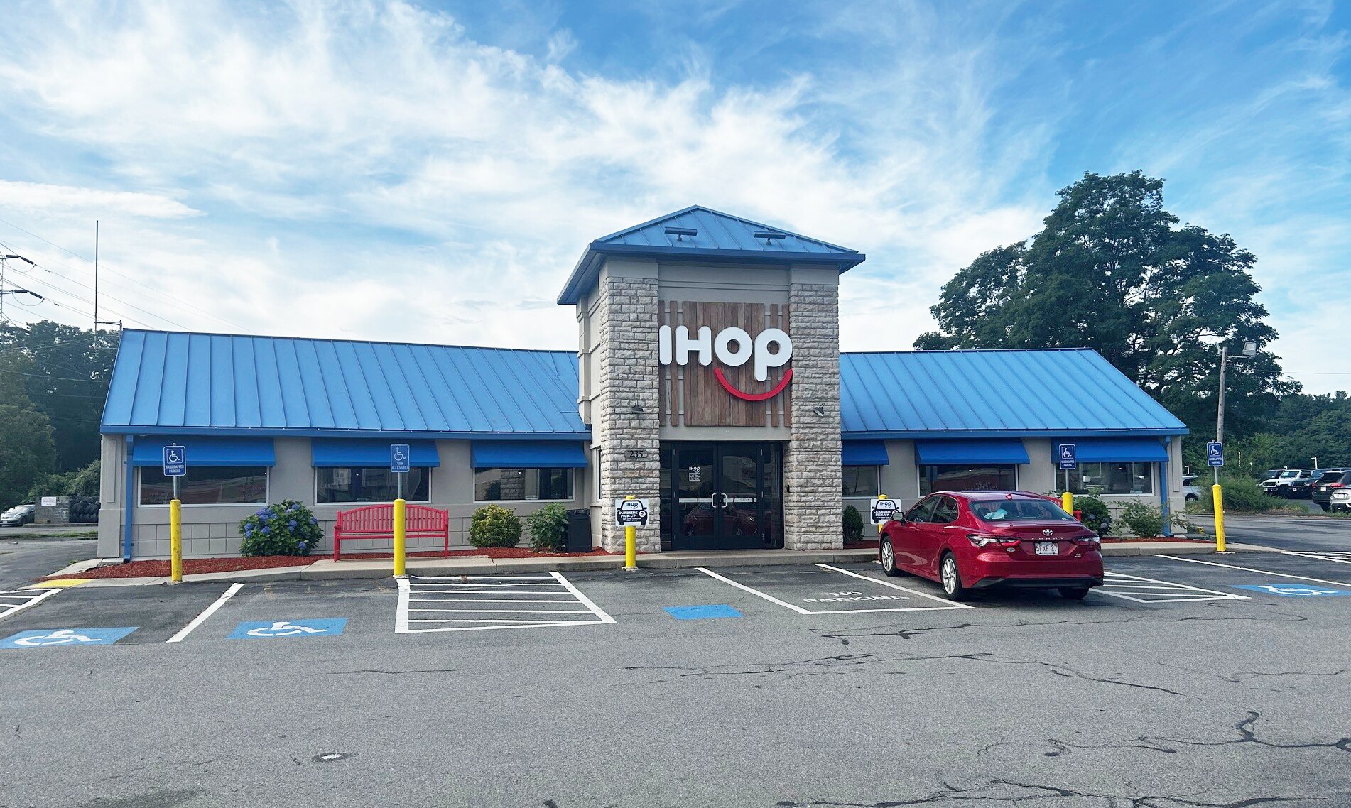 235 New State Hwy, Raynham, MA à louer Photo du bâtiment- Image 1 de 2