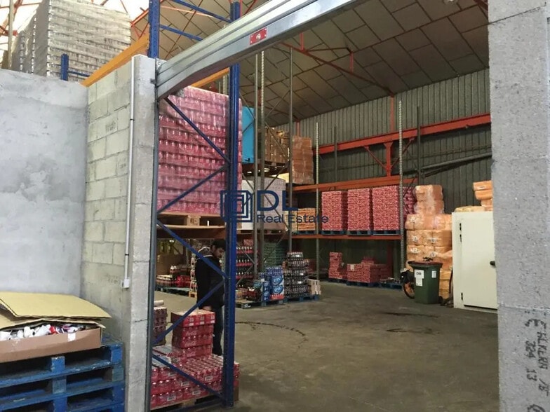 Industrial in Montreuil for lease - Interior Photo - Image 1 of 3