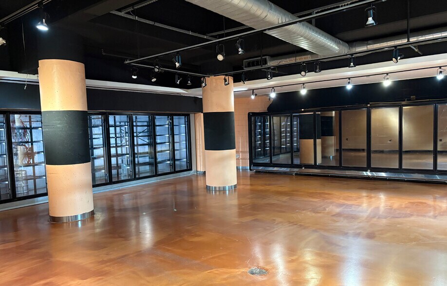 554 W 54th St, New York, NY à louer - Photo du bâtiment - Image 2 de 30