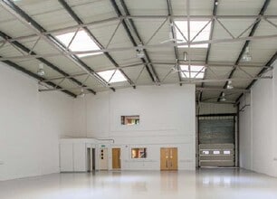 Park Ave, Almondsbury for lease Interior Photo- Image 1 of 2