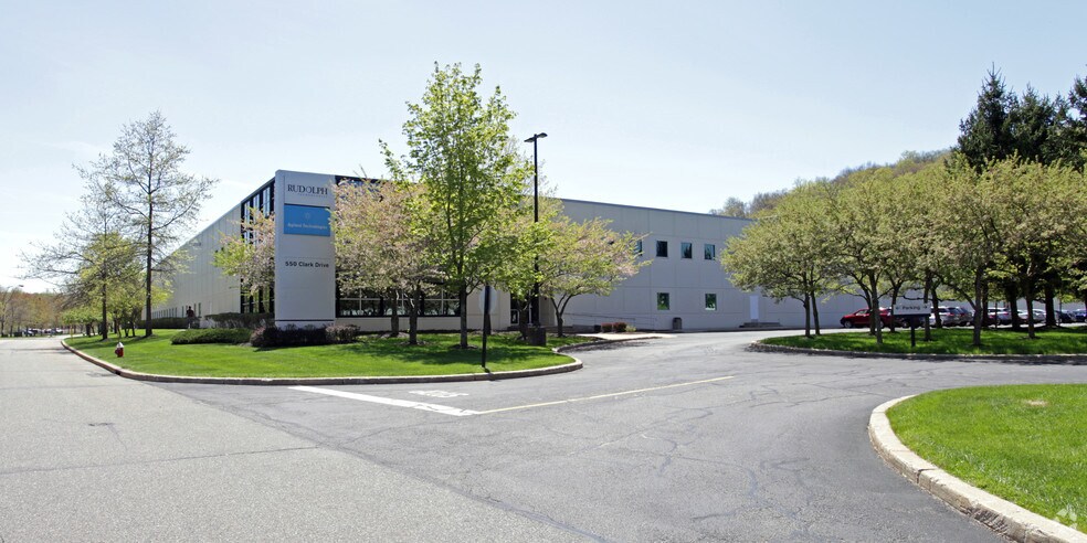 550 Clark Dr, Budd Lake, NJ à louer - Photo du bâtiment - Image 3 de 4