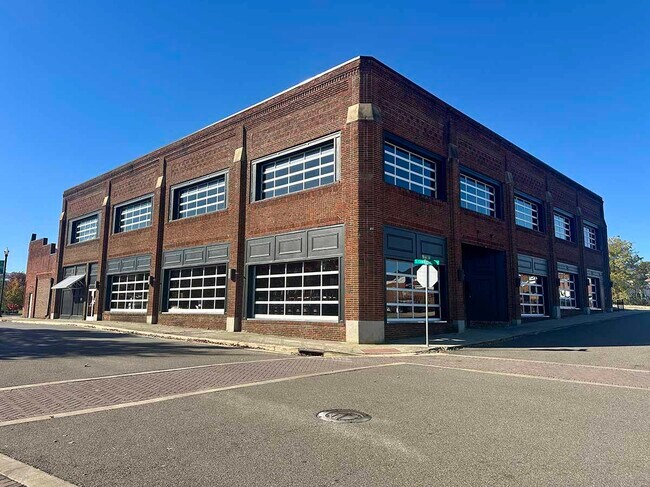 Plus de détails pour 71 Wilson Ave, Johnson City, TN - Commerce de détail à louer