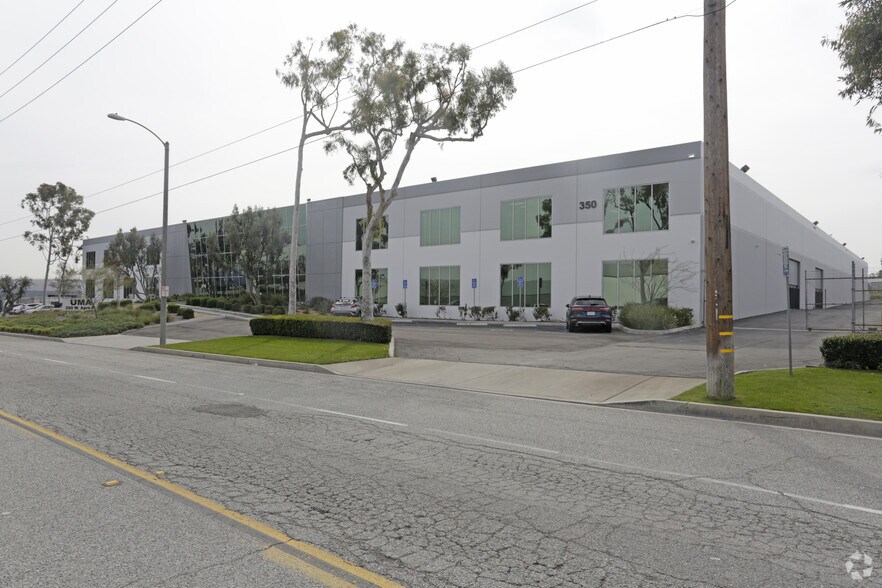 350 W Apra St, Compton, CA à louer - Photo du bâtiment - Image 1 de 5