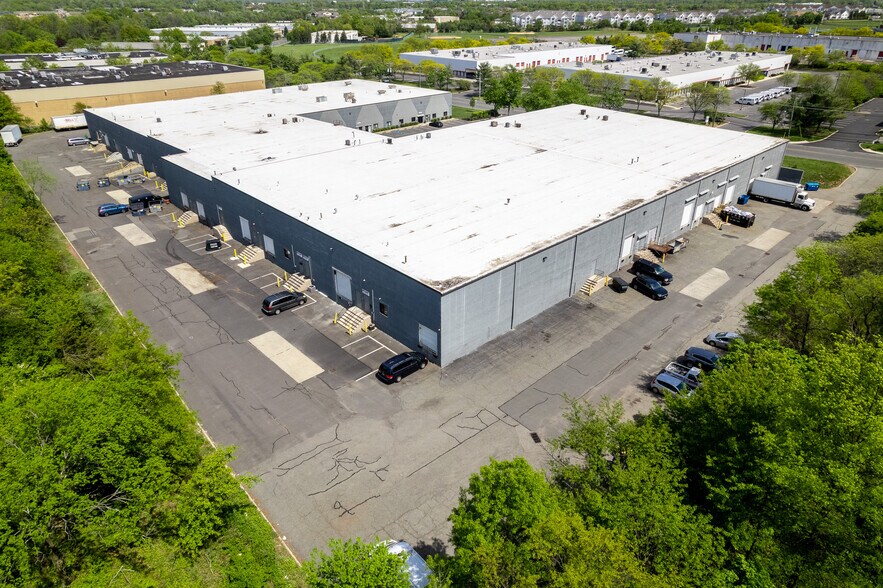 140 Ethel Rd W, Piscataway, NJ à louer - Photo du bâtiment - Image 3 de 7