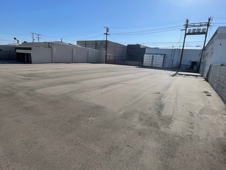 3059 N California St, Burbank, CA for lease - Building Photo - Image 2 of 5