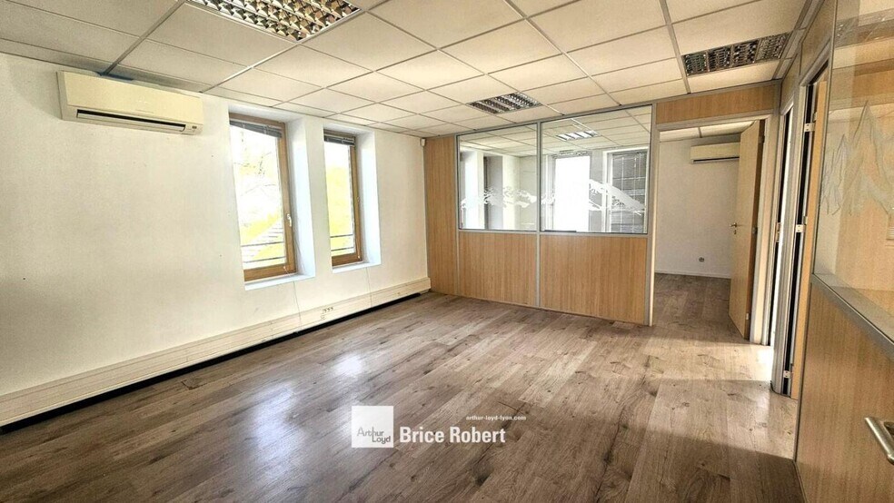 Office in Lyon for lease - Interior Photo - Image 3 of 9