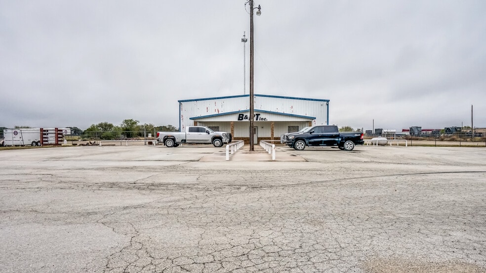 3833 FM 1821, Mineral Wells, TX for lease - Building Photo - Image 3 of 21