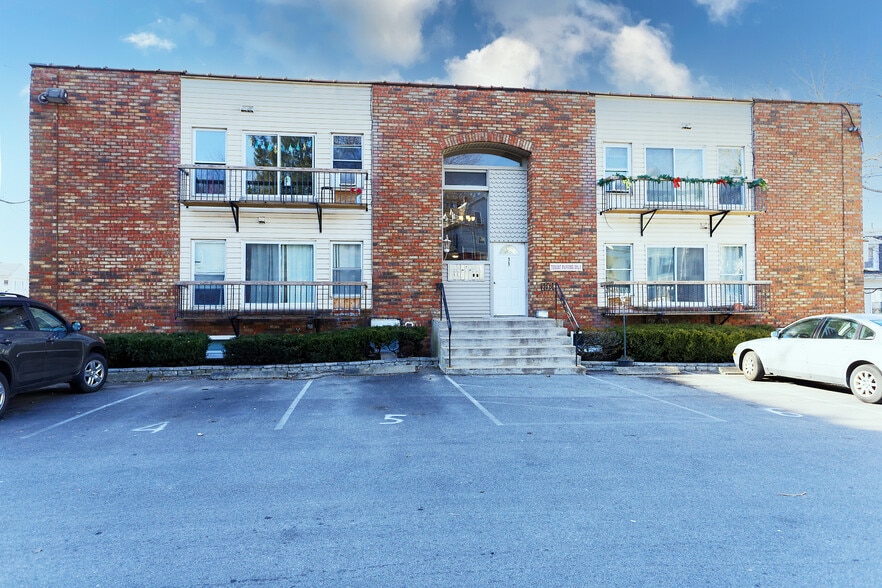 575 N Main St, Fall River, MA for sale - Building Photo - Image 2 of 9