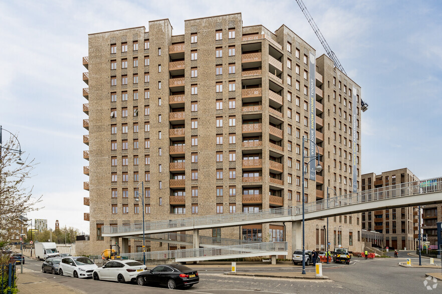 7 Drydock Sq, Barking for sale - Building Photo - Image 2 of 3