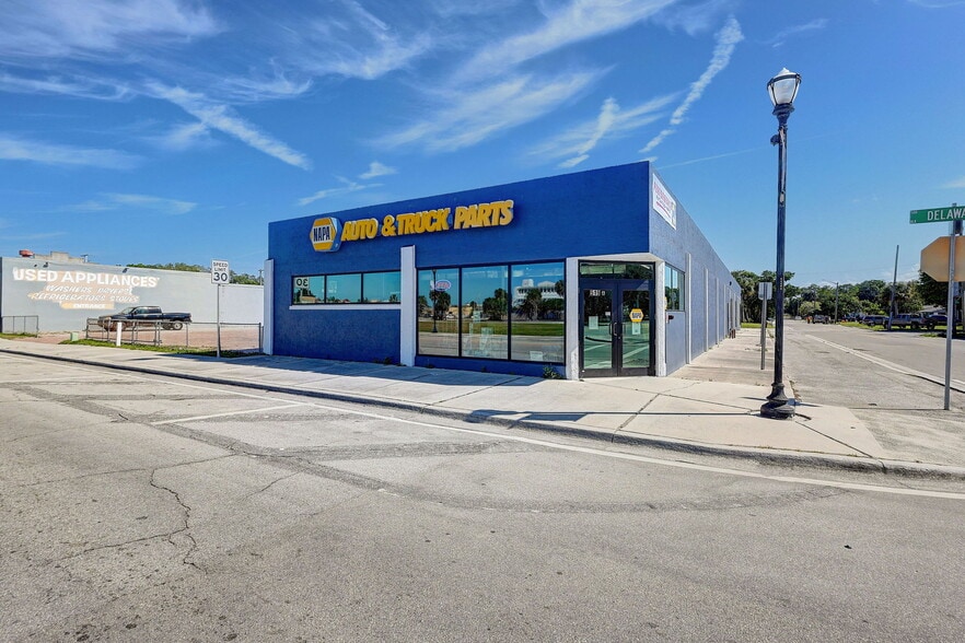 Industrial Mixed Use Portfolio portfolio of 2 properties for sale on LoopNet.ca - Primary Photo - Image 1 of 2