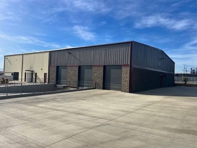 8247 Lime Ave, Fontana, CA à vendre Photo du bâtiment- Image 1 de 1