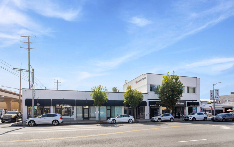 7912-7932 Beverly Blvd, Los Angeles, CA for lease - Building Photo - Image 2 of 4