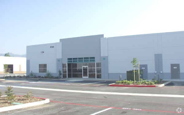 956 W 10th St, Azusa, CA for lease Building Photo- Image 1 of 4