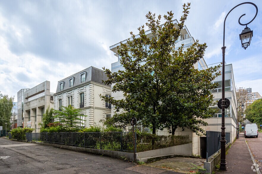 Bureau dans Saint-Cloud à vendre - Photo du bâtiment - Image 2 de 20
