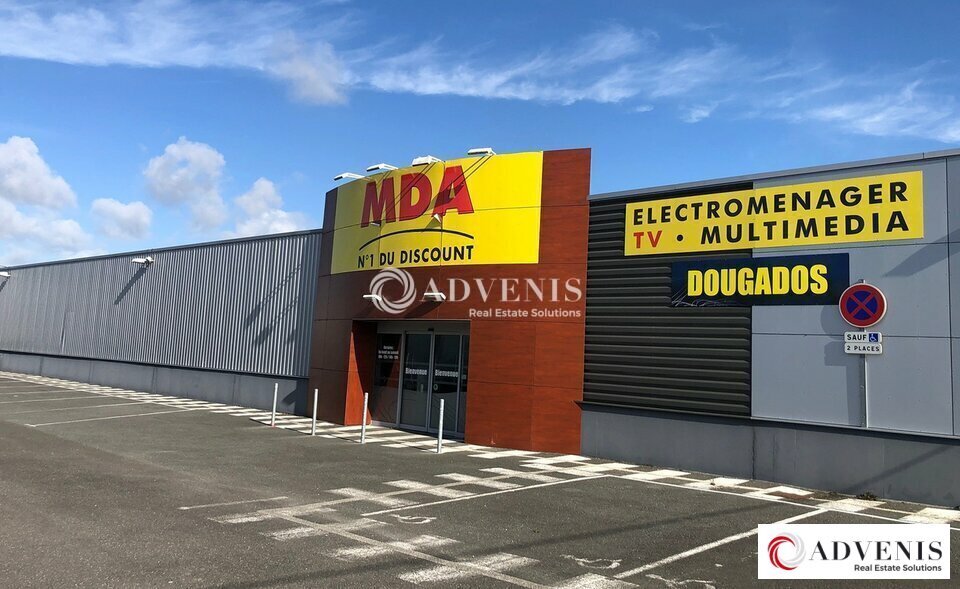 Retail in Le Haillan for lease Building Photo- Image 1 of 5