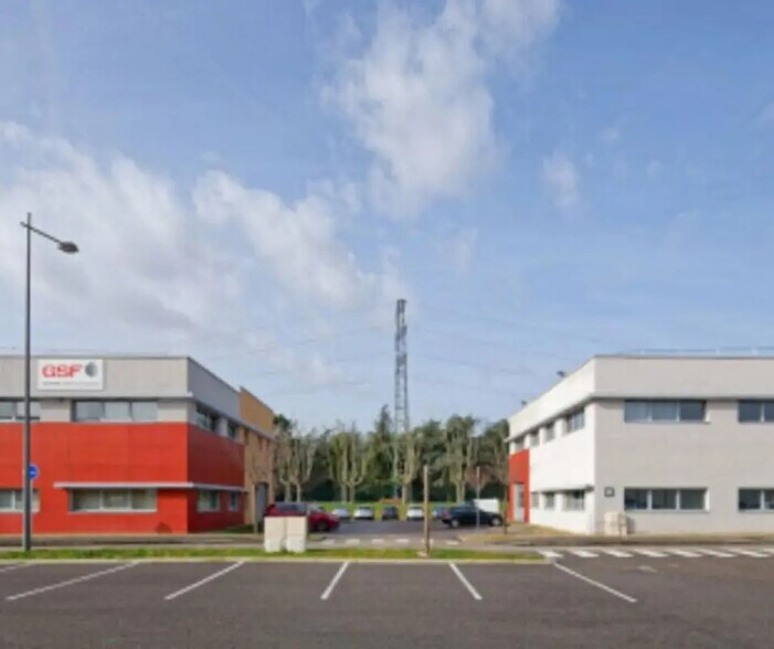 Flex in Saint-Priest for lease - Building Photo - Image 3 of 7