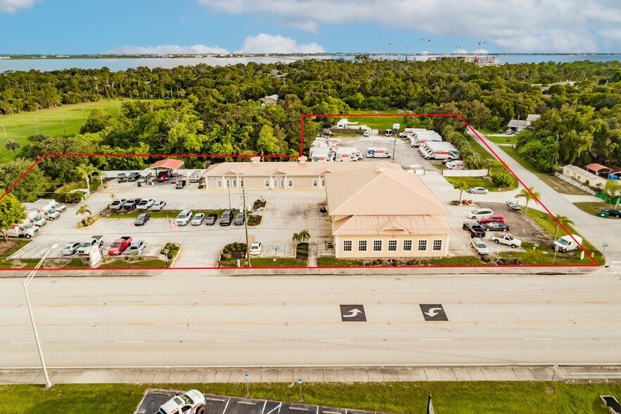 23371 Harborview Rd, Port Charlotte, FL for sale - Primary Photo - Image 1 of 9
