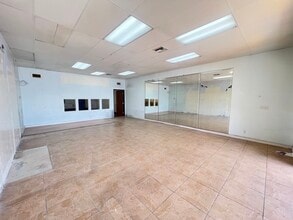 16889-16929 Beach Blvd, Huntington Beach, CA à louer Photo intérieure- Image 1 de 4