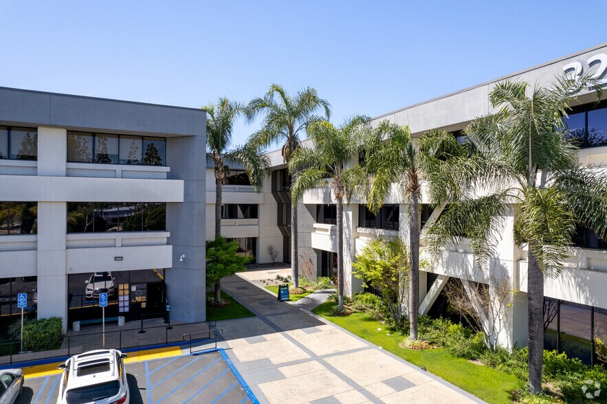 3230 E Imperial Hwy, Brea, CA à louer - Photo du bâtiment - Image 3 de 13