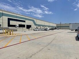 Slauson Distribution Center - Entrepôt