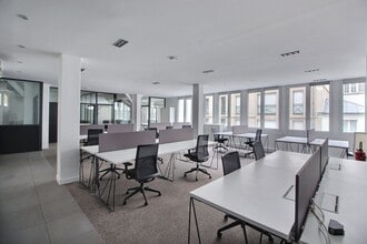 7 Impasse Charles Petit, Paris for lease Interior Photo- Image 2 of 5