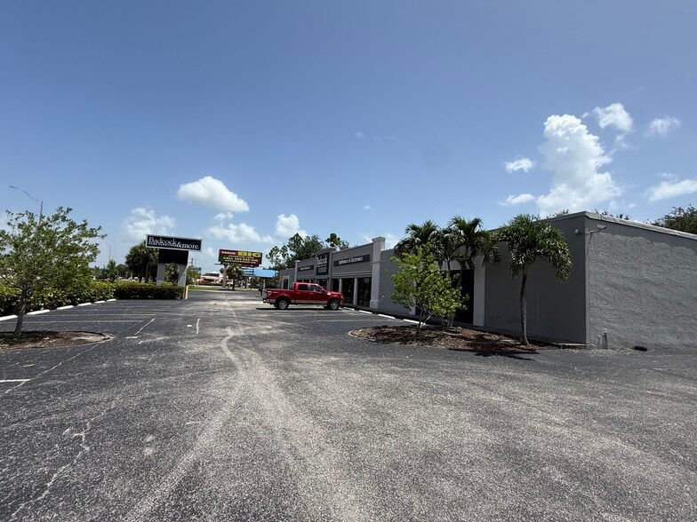 1700-1750 N Tamiami Trl, North Fort Myers, FL for lease - Building Photo - Image 2 of 8