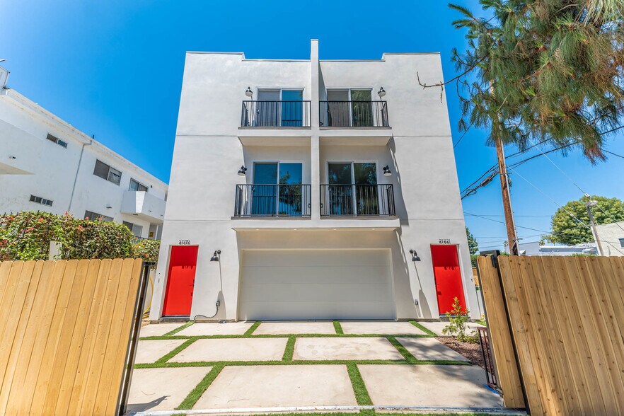 21719 Hart St, Canoga Park, CA à vendre - Photo du bâtiment - Image 2 de 87