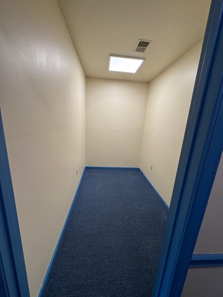 51 Maddex Dr, Shepherdstown, WV for lease - Interior Photo - Image 3 of 10