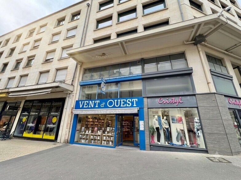 Commerce de détail dans Nantes à louer - Photo du bâtiment - Image 1 de 5